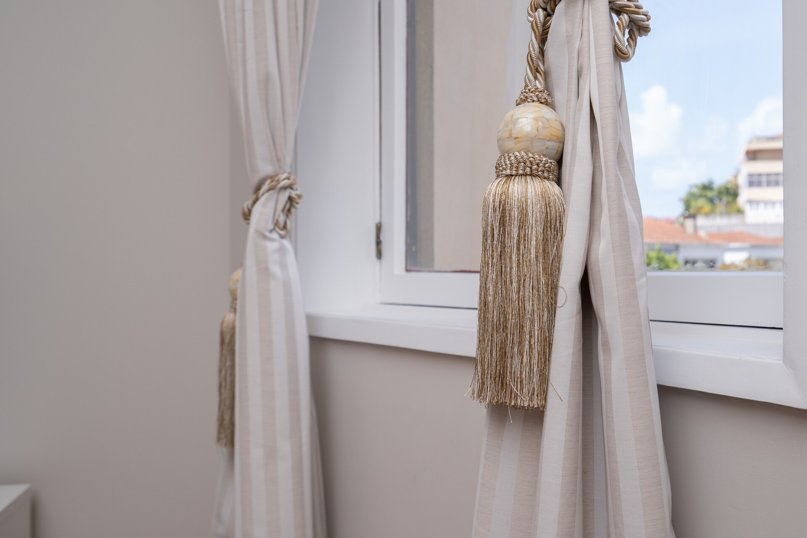 HostWise - Deluxe Bright Flat w/ Netflix 20 Host Wise Booking