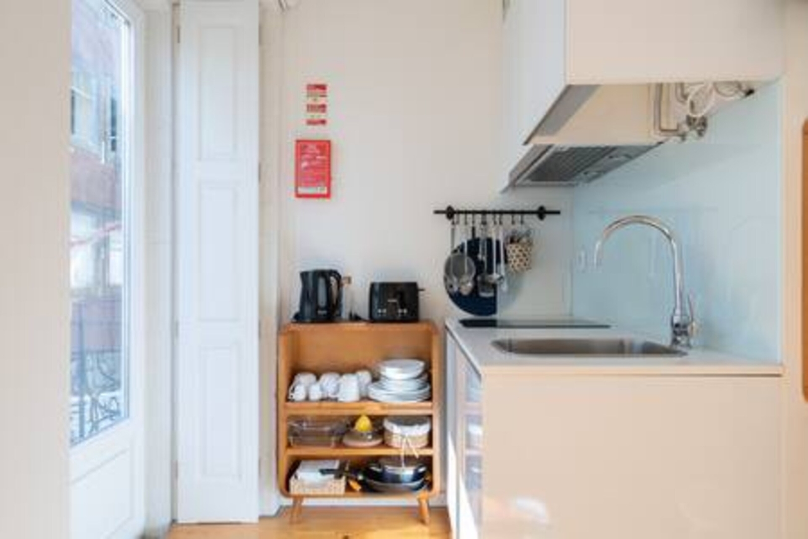 4 Trendy Studios w/ Balcony | Clérigos by HostWise 10 Host Wise Booking