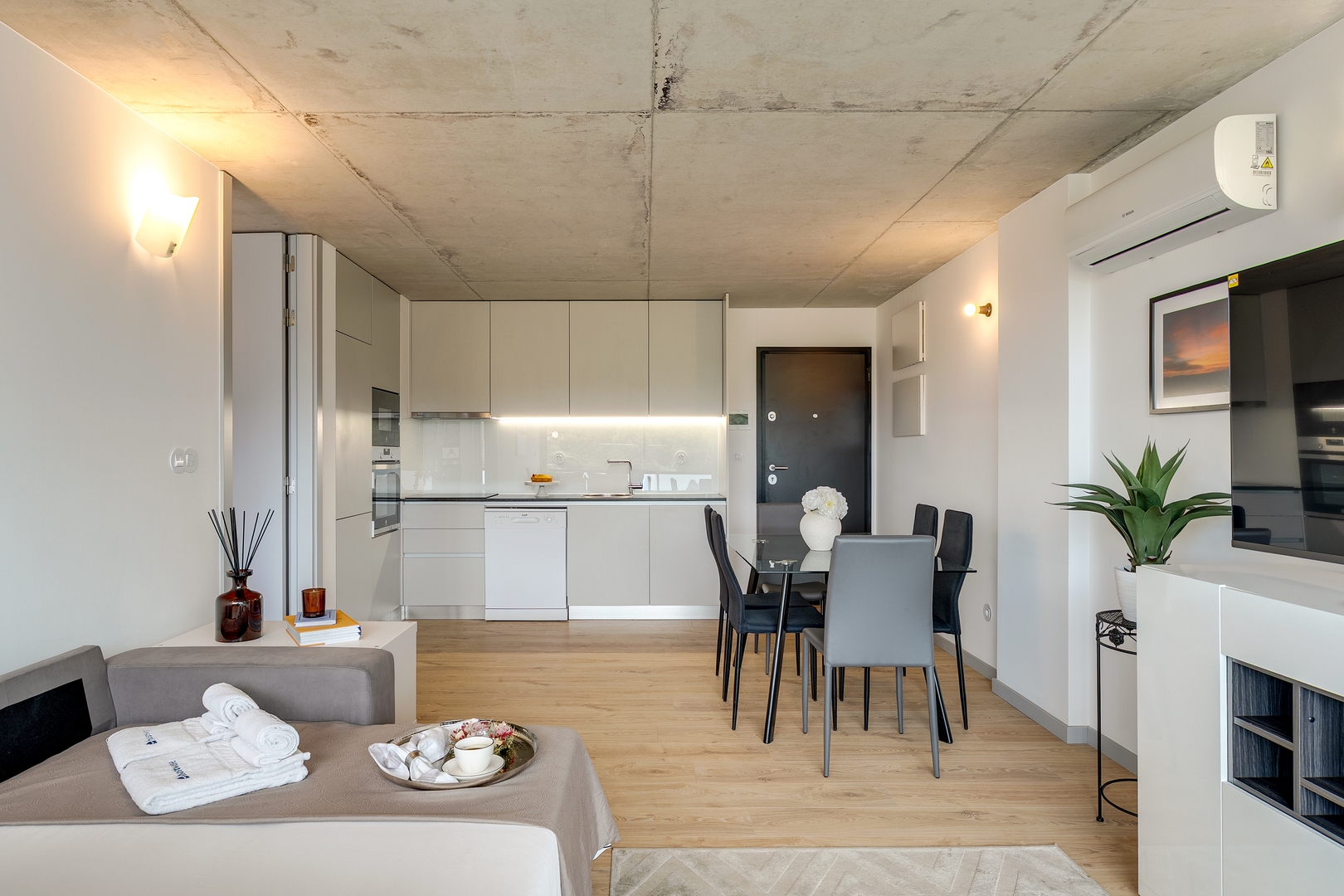 Lovely Flat w/ Balcony, Pool & Garage by HostWise 21 Host Wise Booking