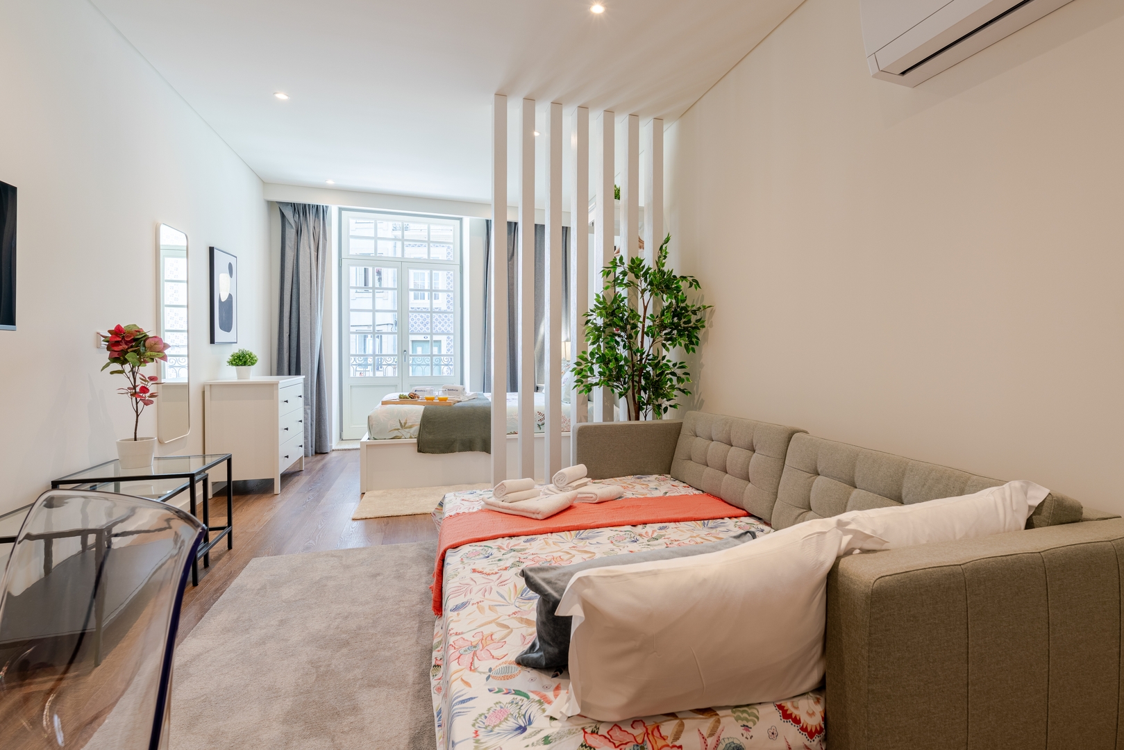Marquesa Palace | Balcony by HostWise 7 Host Wise Booking