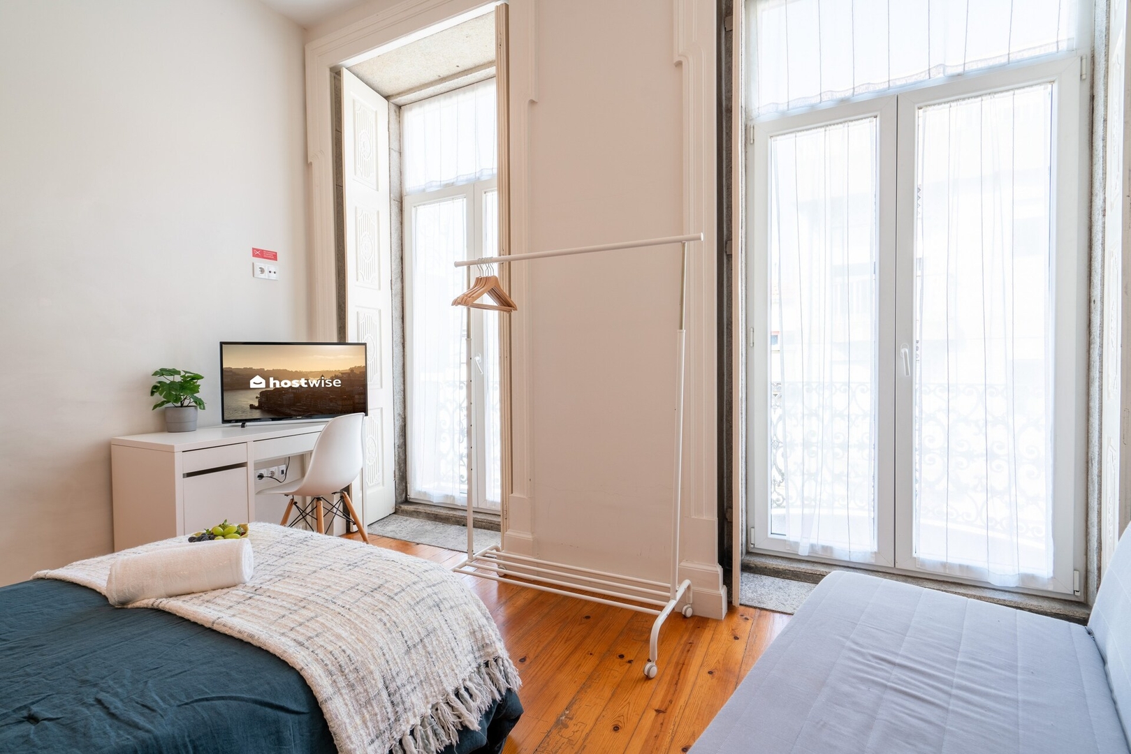 Cozy Sunny Flat | City Center by HostWise 4 Host Wise Booking