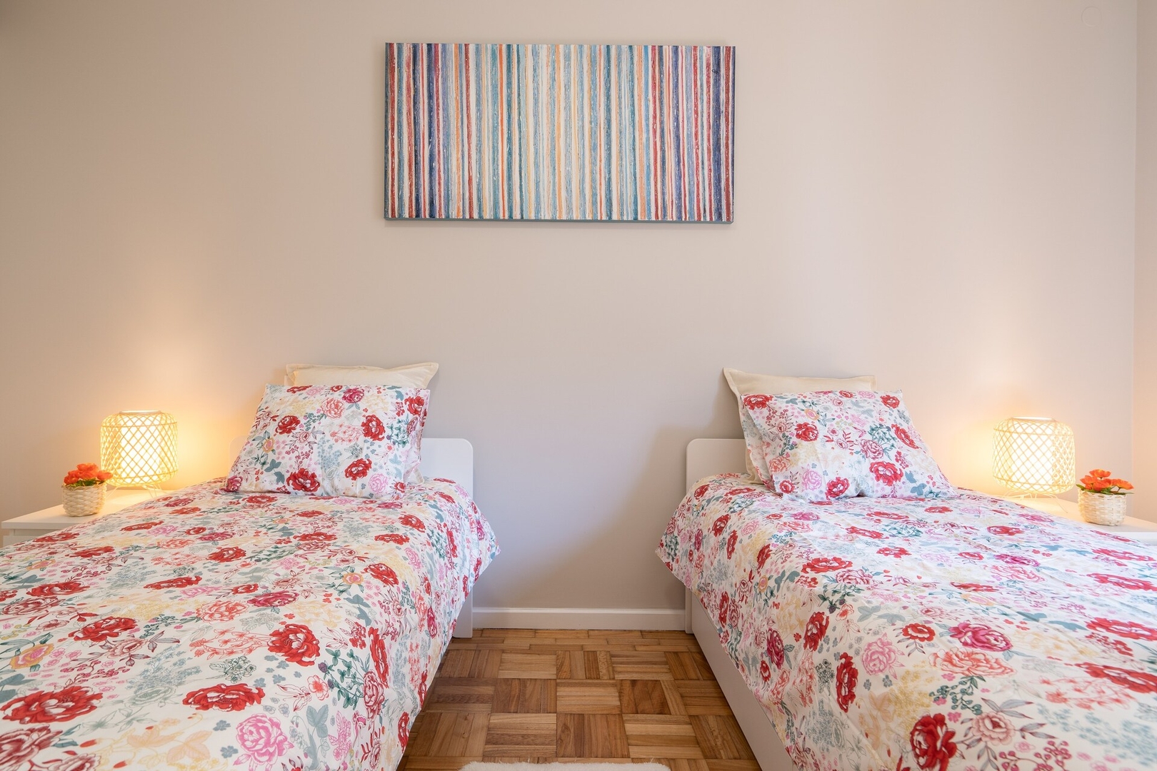 HostWise - Deluxe Bright Flat w/ Netflix 30 Host Wise Booking