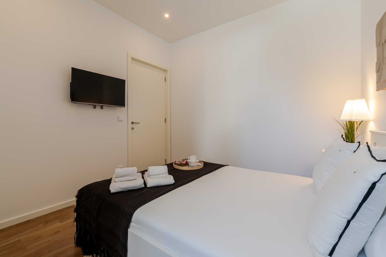 Sleek & Modern Flat w/ Private Garage by HostWise 13 Host Wise Booking