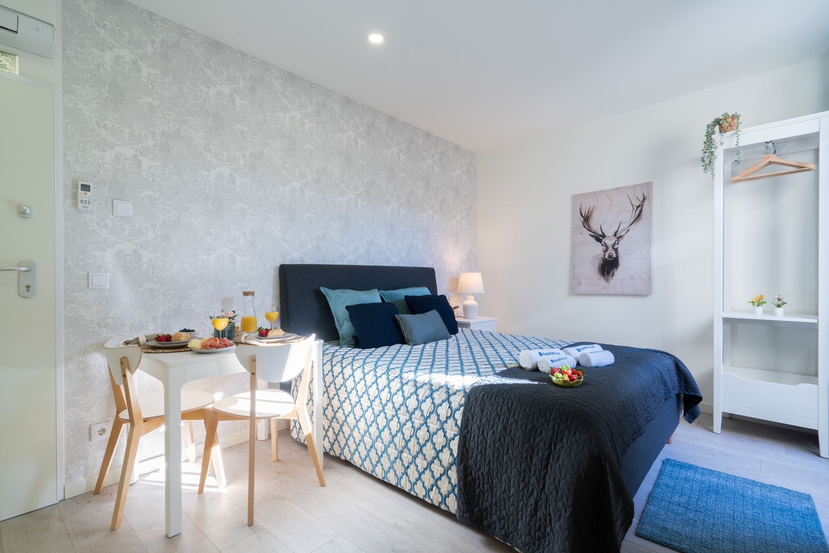 Bright Studios with Patios in Porto by HostWise 7 Host Wise Booking