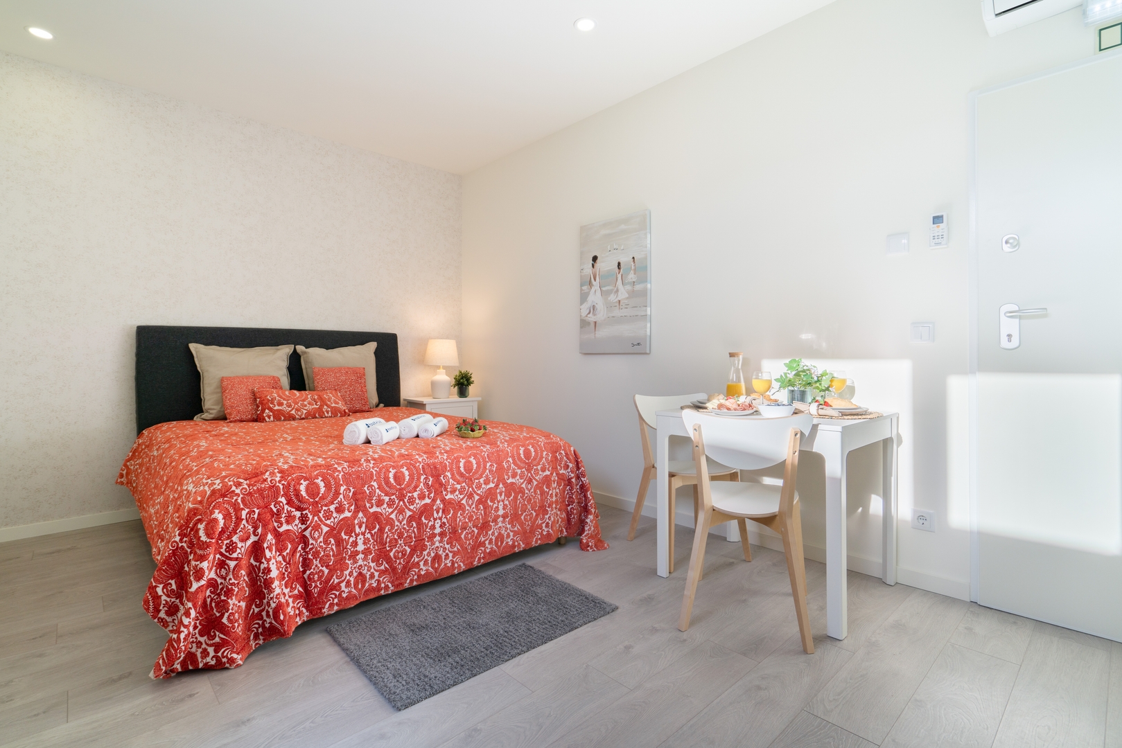 HostWise - Studios with Patio & Kitchenette 25 Host Wise Booking