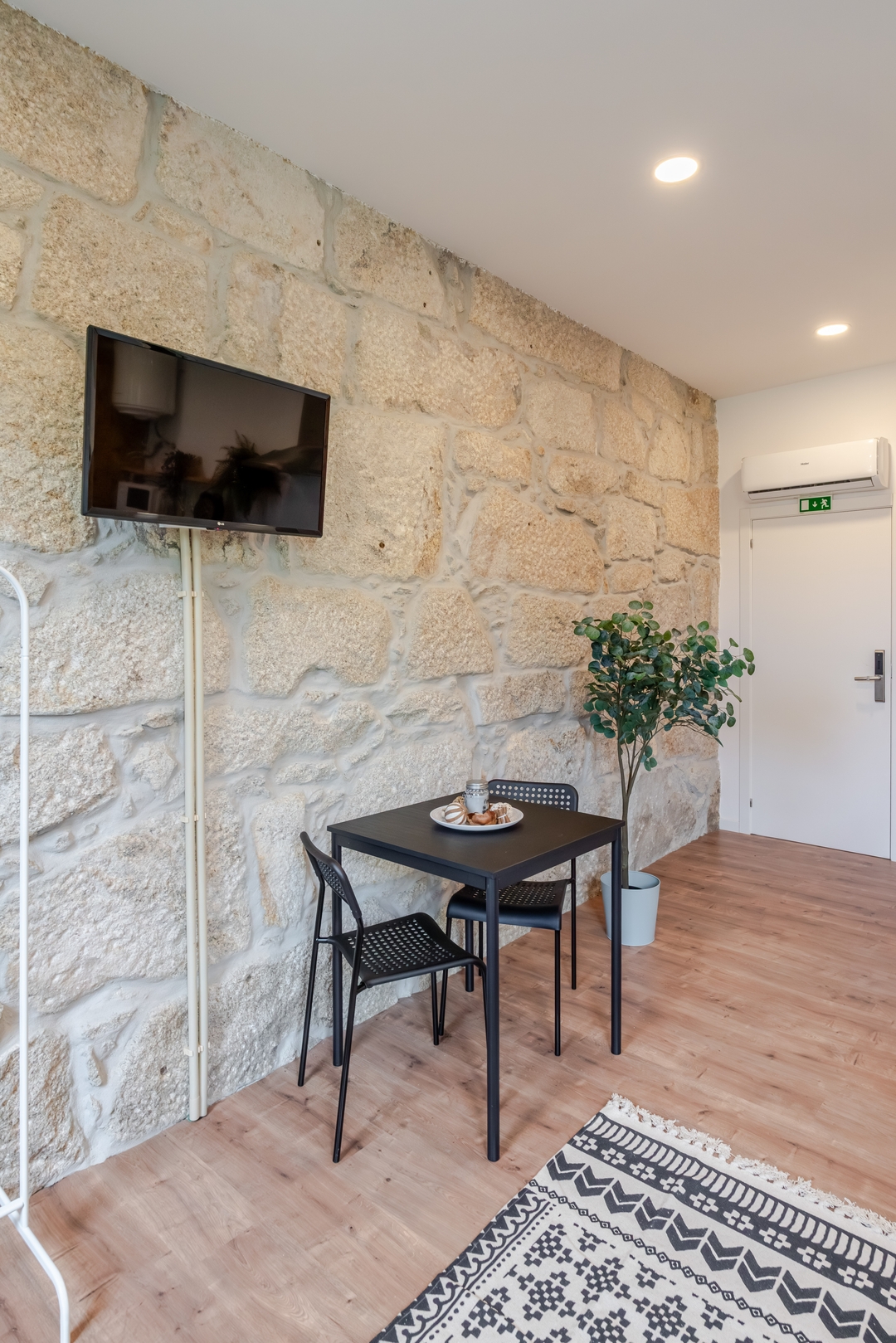 Stylish & Cozy Flat by HostWise 18 Host Wise Booking