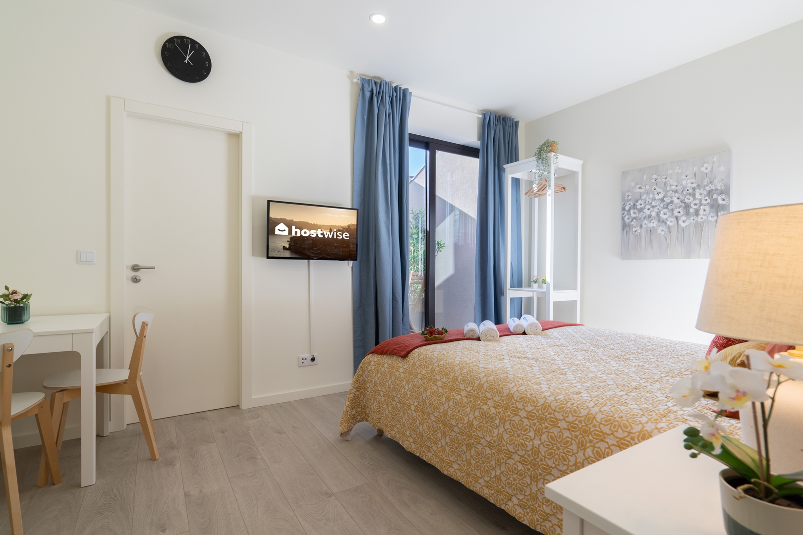 HostWise - Studios with Patio & Kitchenette 43 Host Wise Booking