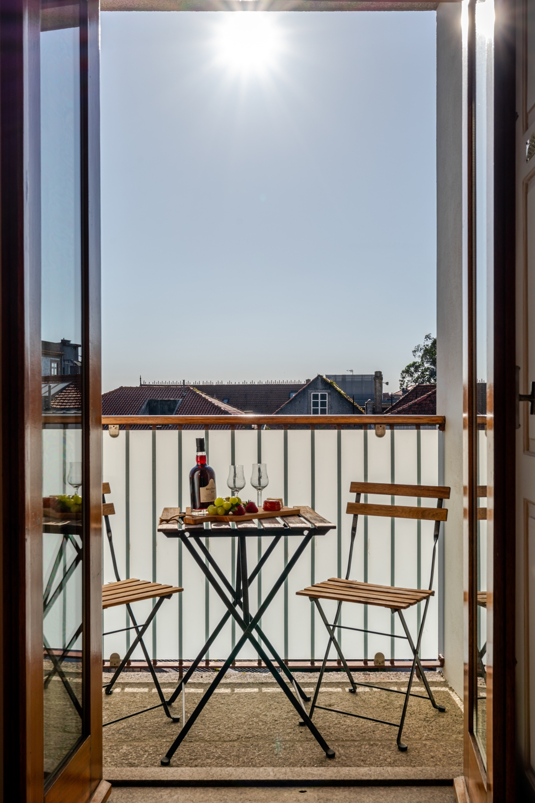 HostWise - Bright & Airy Flat w/ Balcony 14 Host Wise Booking