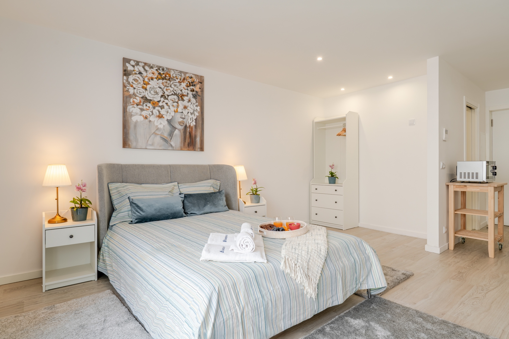 Terrace Studios & Bright Duplex by HostWise 12 Host Wise Booking