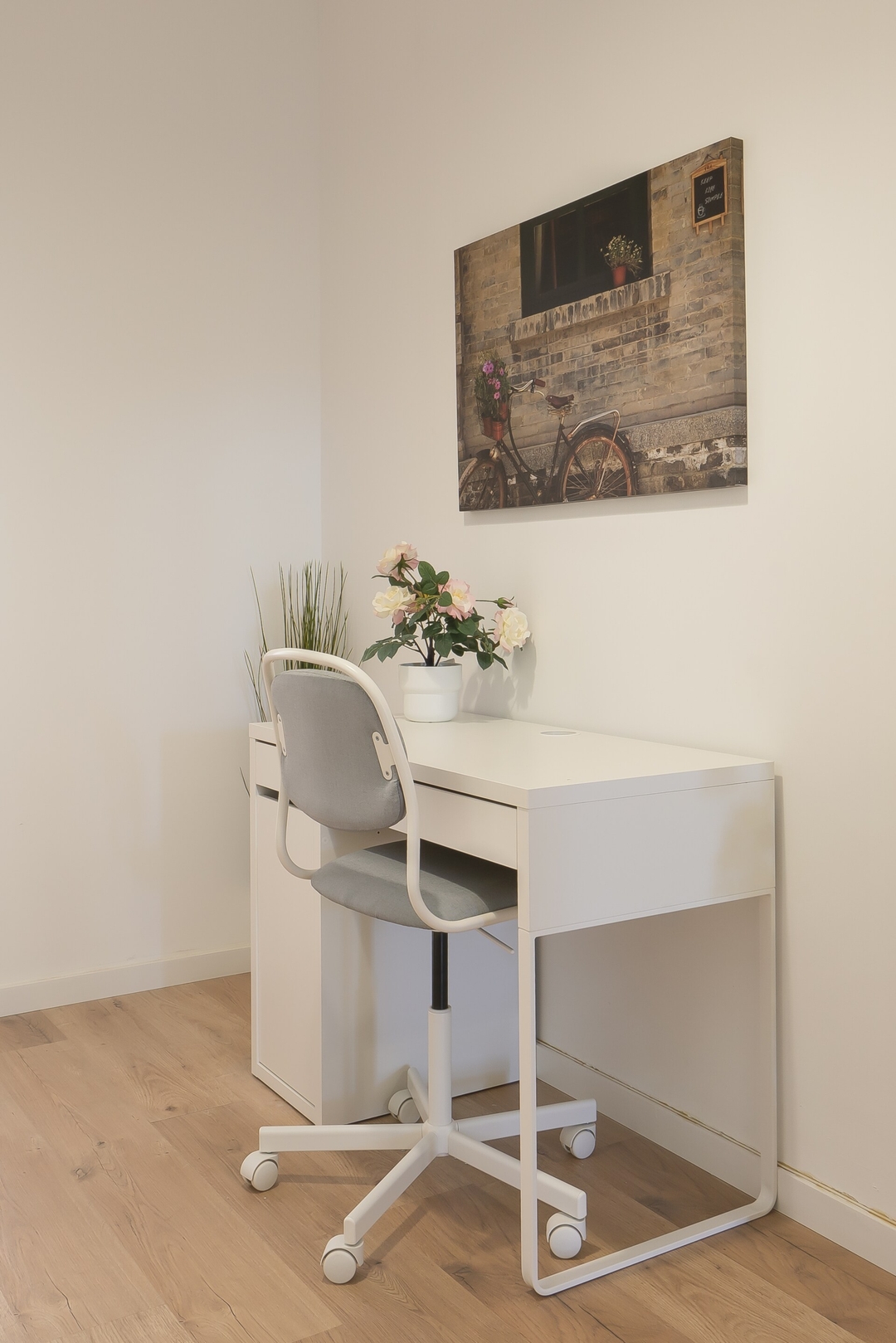 Host Wise - Comfy Minimalist Flat 27 Host Wise Booking