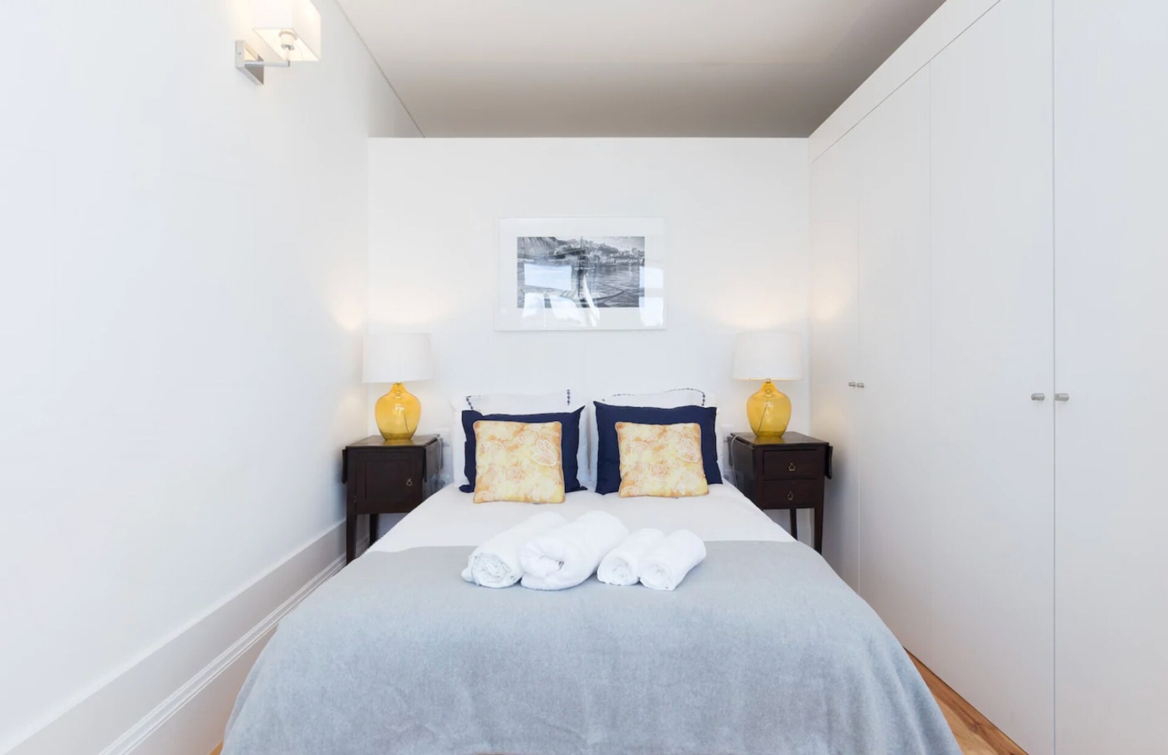 Central Sunny Flat - Prime Location by HostWise 6 Host Wise Booking