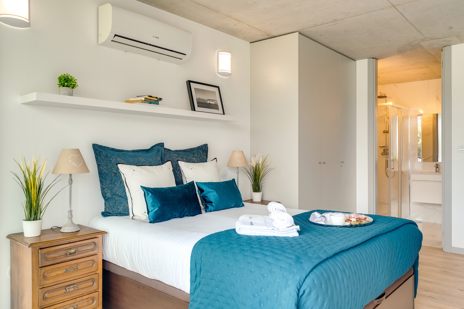 Lovely Flat w/ Balcony, Pool & Garage by HostWise 9 Host Wise Booking