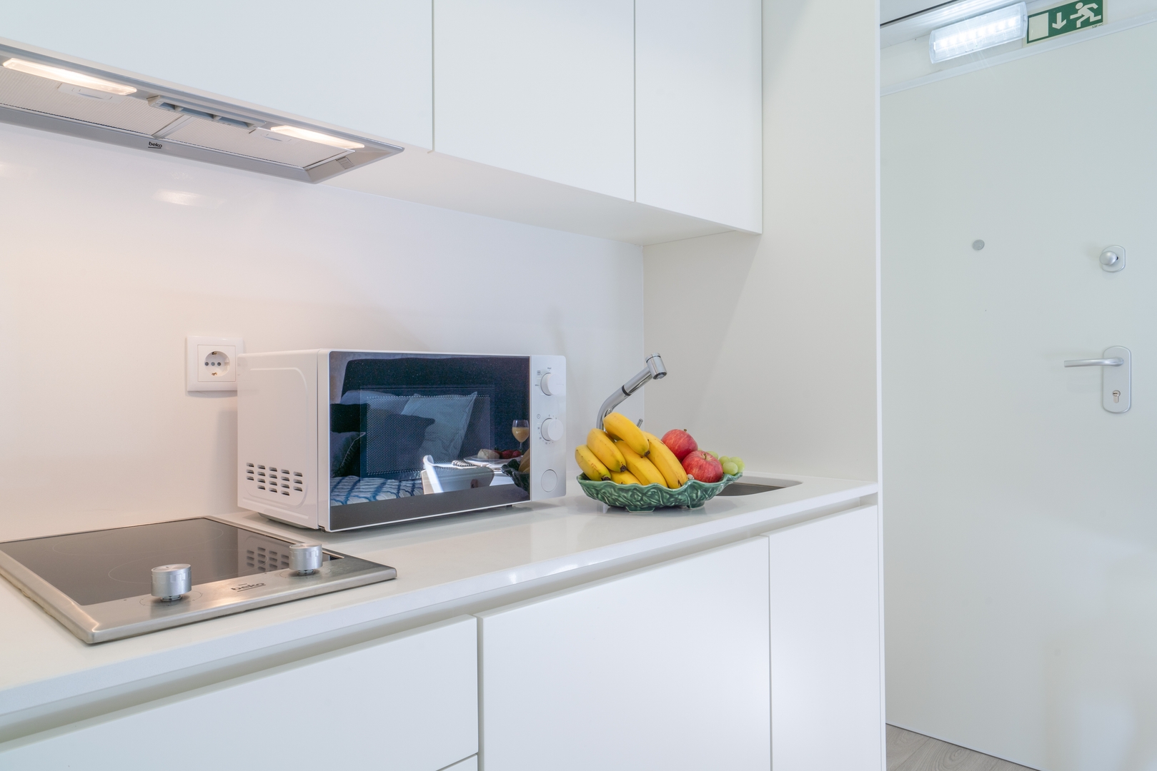 Bright Studios with Patios in Porto by HostWise 10 Host Wise Booking