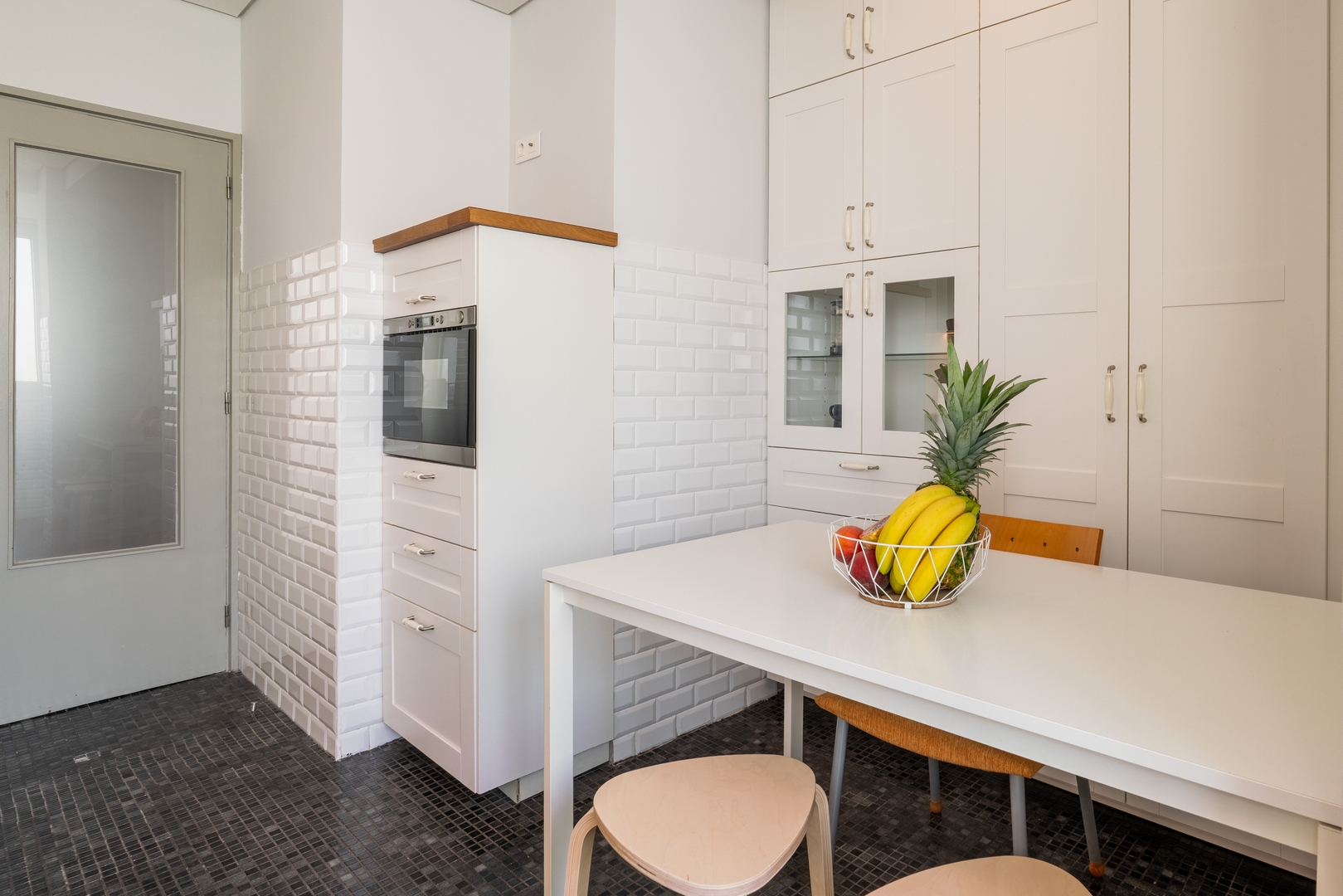 HostWise - Bright & Spacious Flat w/ Garage 27 Host Wise Booking