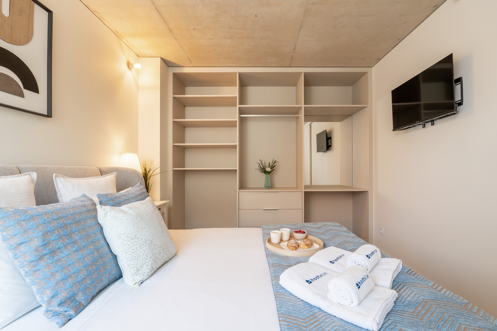 Modern 1BR Trio, Central Porto by HostWise 6 Host Wise Booking