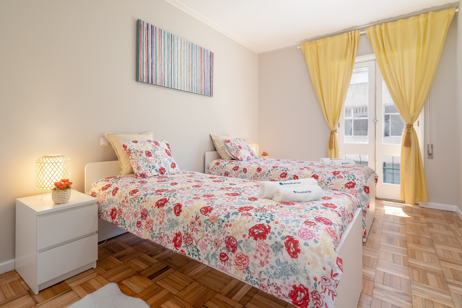 HostWise - Deluxe Bright Flat w/ Netflix 27 Host Wise Booking