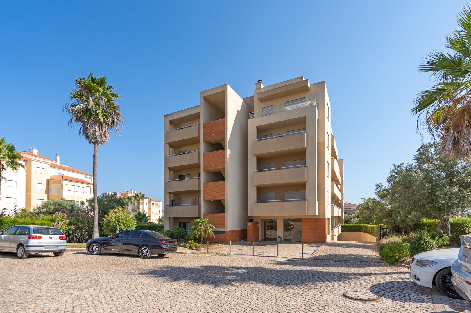 Spacious & Sunny Apartment with Pool by HostWise 4 Host Wise Booking