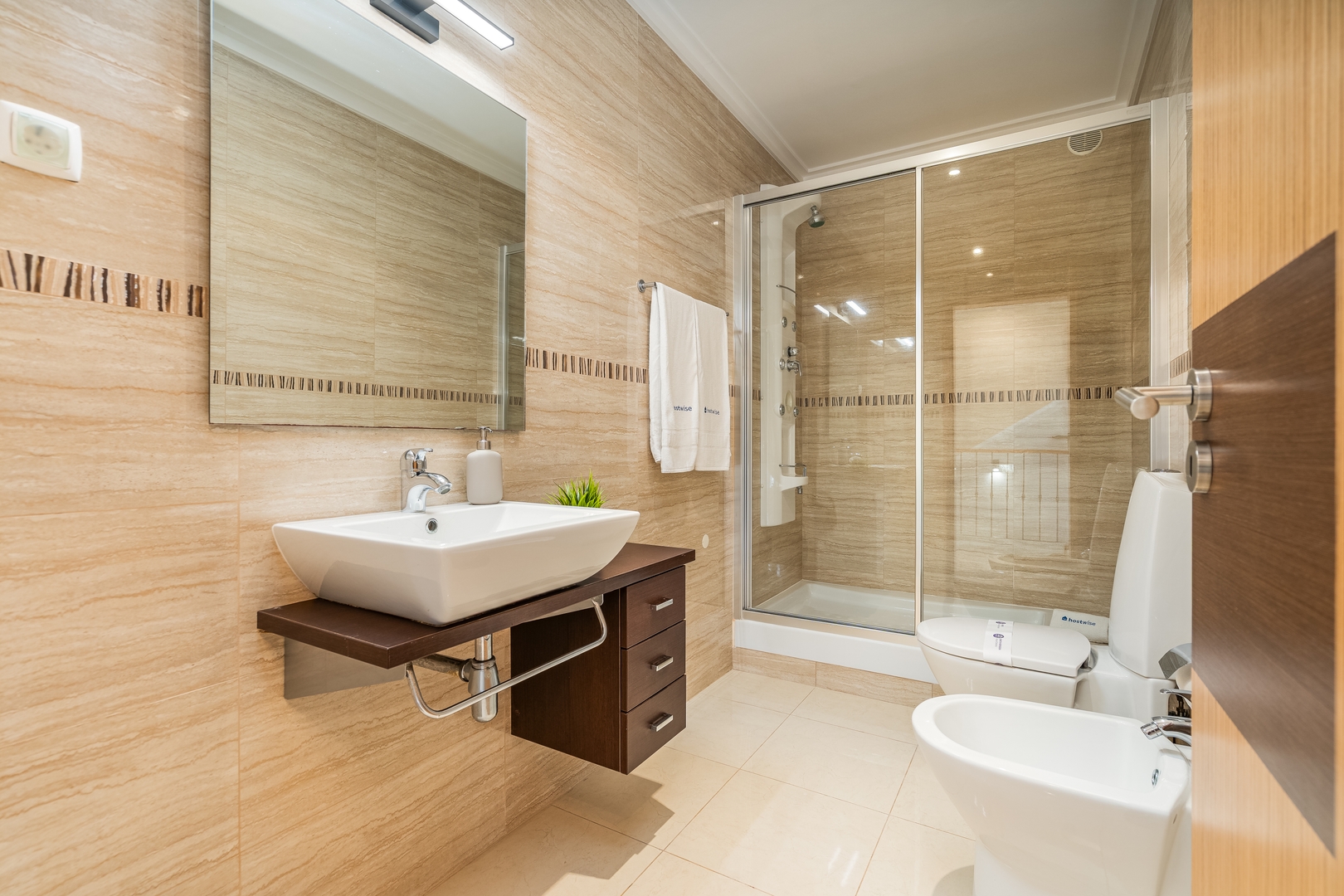 Grand Villa w/ Garden, Pool & Jacuzzi by HostWise 41 Host Wise Booking