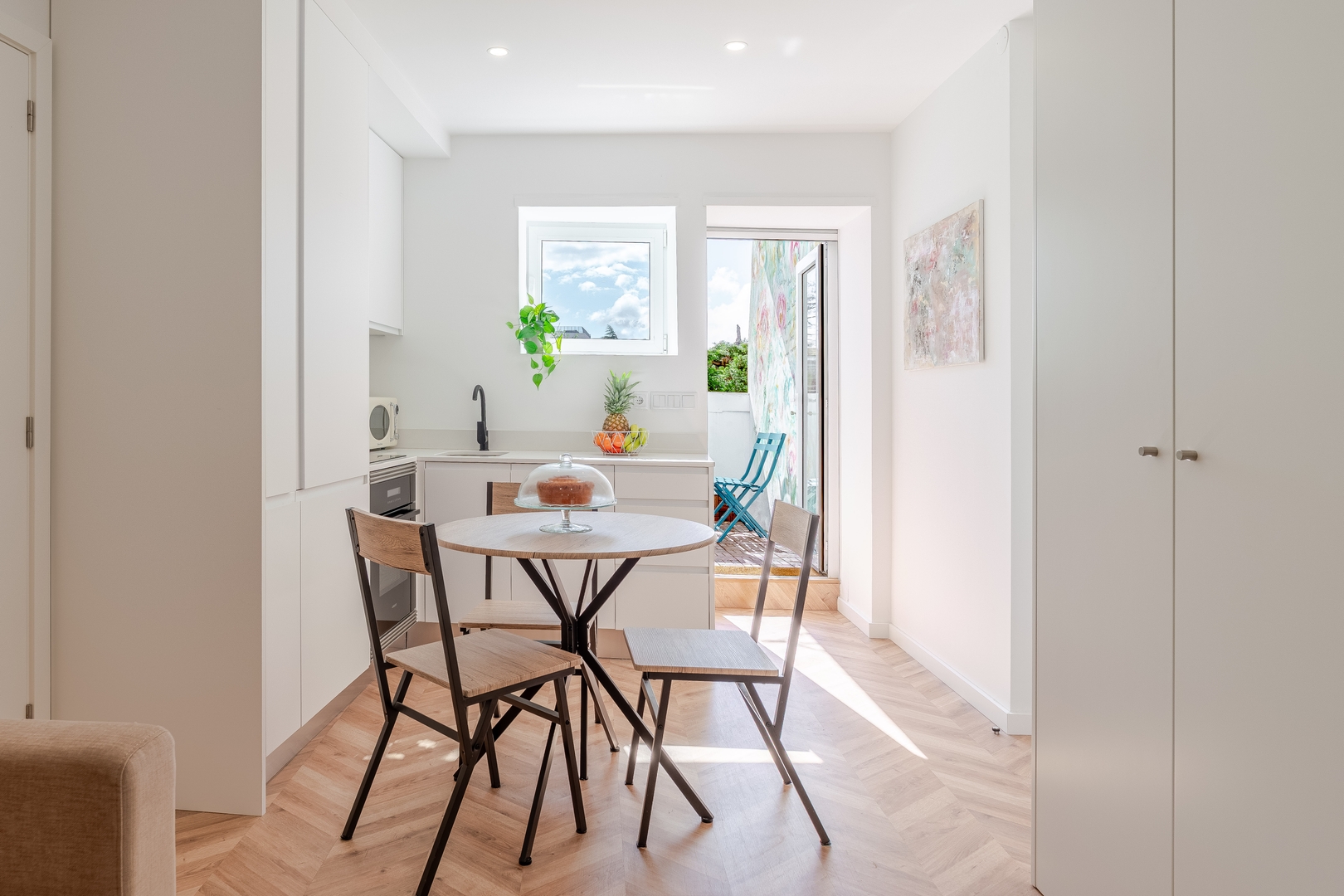 HostWise - Stylish Studio w/ Charming Terrace 10 Host Wise Booking