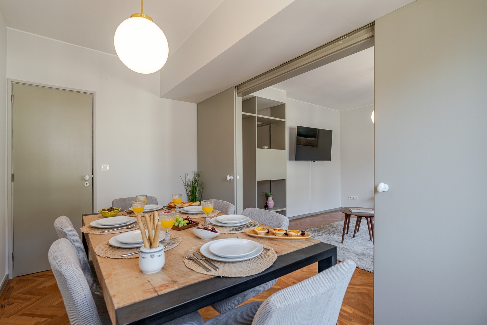 HostWise - Bright & Spacious Flat w/ Garage 18 Host Wise Booking