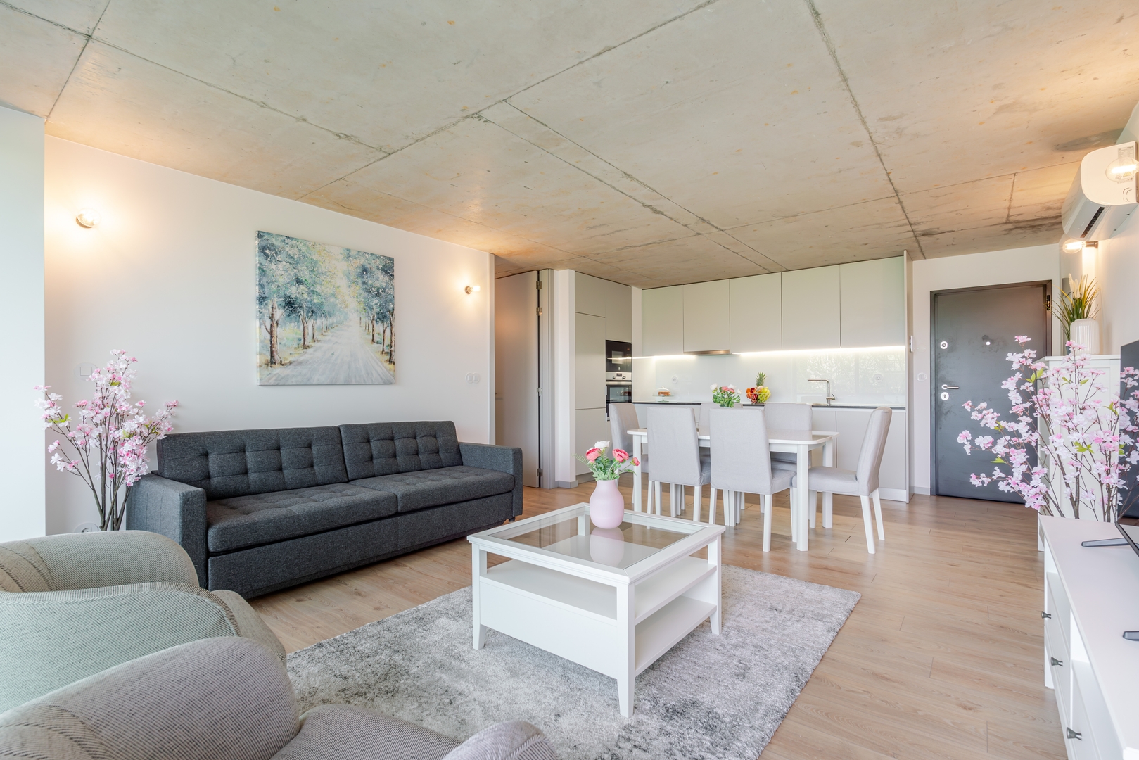 HostWise - Modern Flat w/ Balcony, Garage & Pool 11 Host Wise Booking
