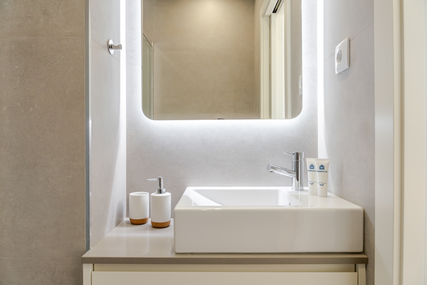 Stylish Balcony Apt & 2 Cozy Studios by HostWise 16 Host Wise Booking