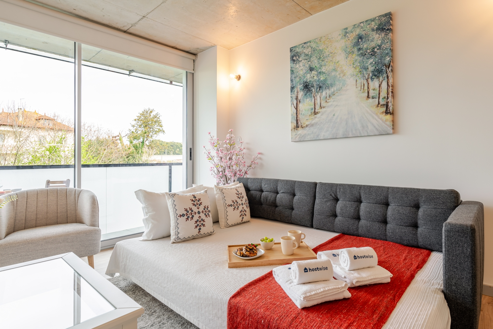 HostWise - Modern Flat w/ Balcony, Garage & Pool 20 Host Wise Booking