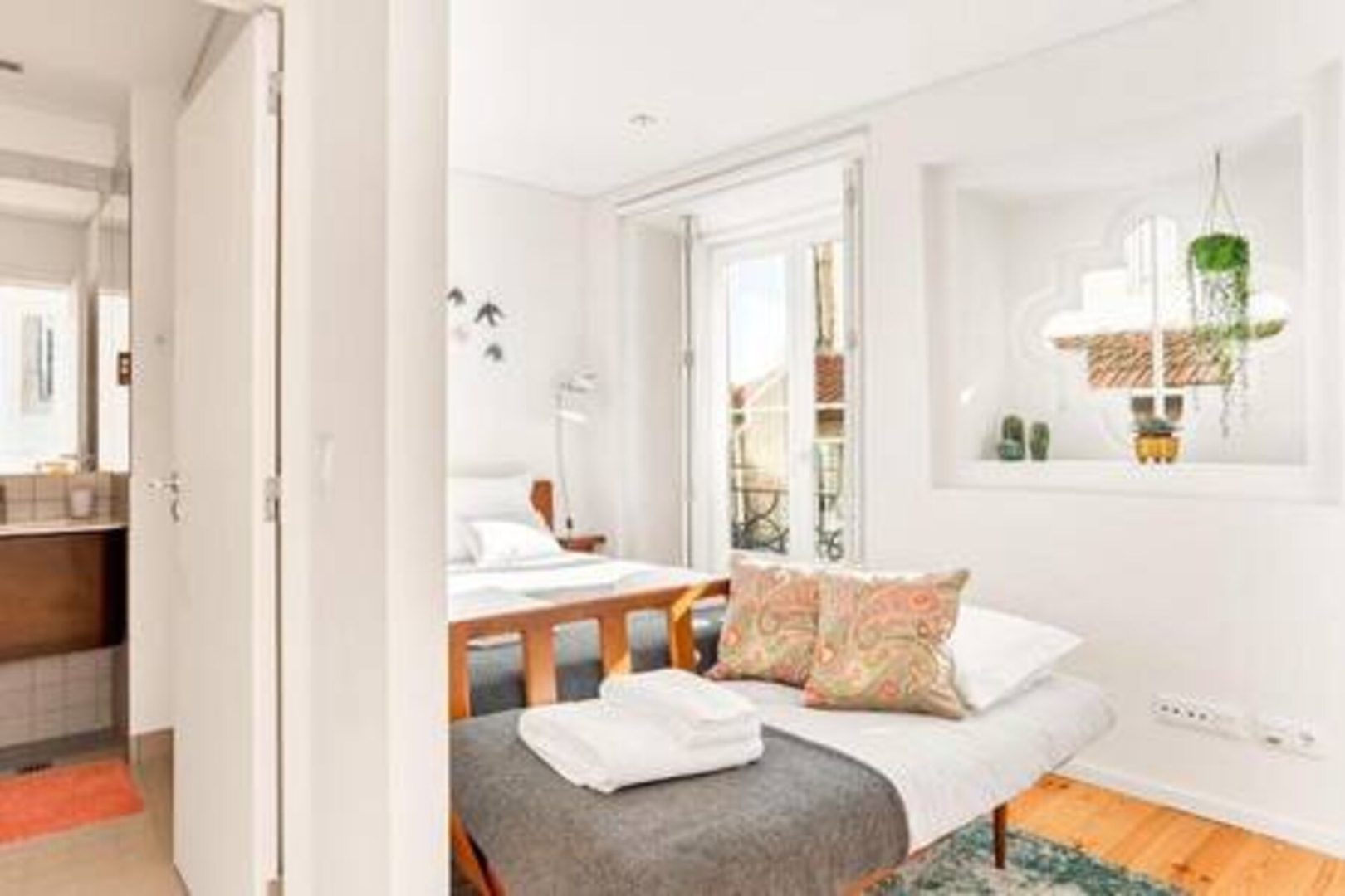 4 Trendy Studios w/ Balcony | Clérigos by HostWise 16 Host Wise Booking