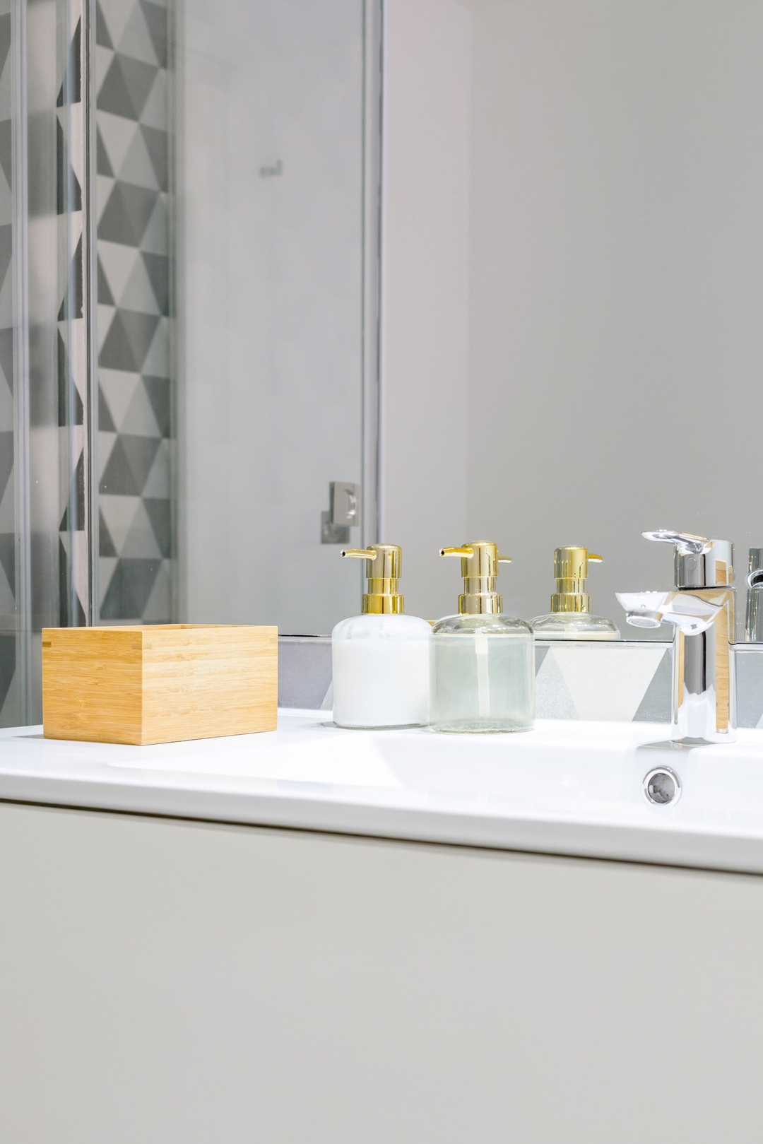 Stone & Light Apartment by Host Wise 23 Host Wise Booking