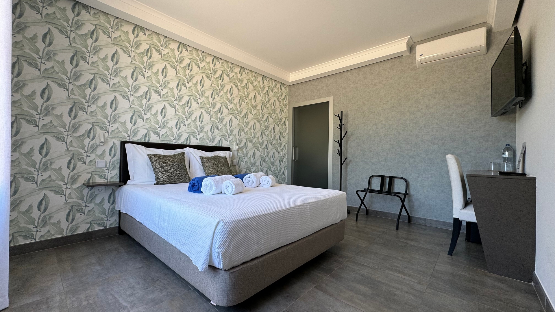 HostWise - Spacious Villa with Pool 16 Host Wise Booking