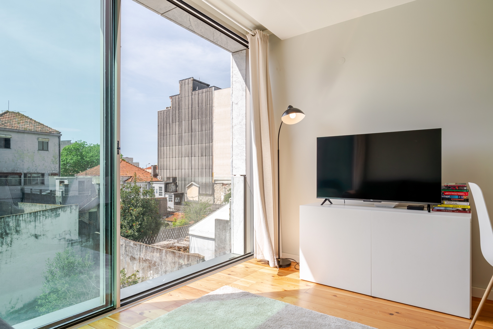 HostWise – Modern & Cozy Flat | Near the Beach 23 Host Wise Booking