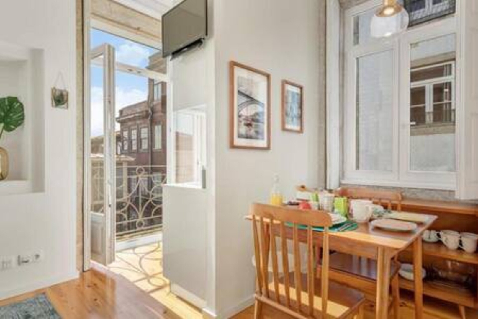 4 Trendy Studios w/ Balcony | Clérigos by HostWise 36 Host Wise Booking