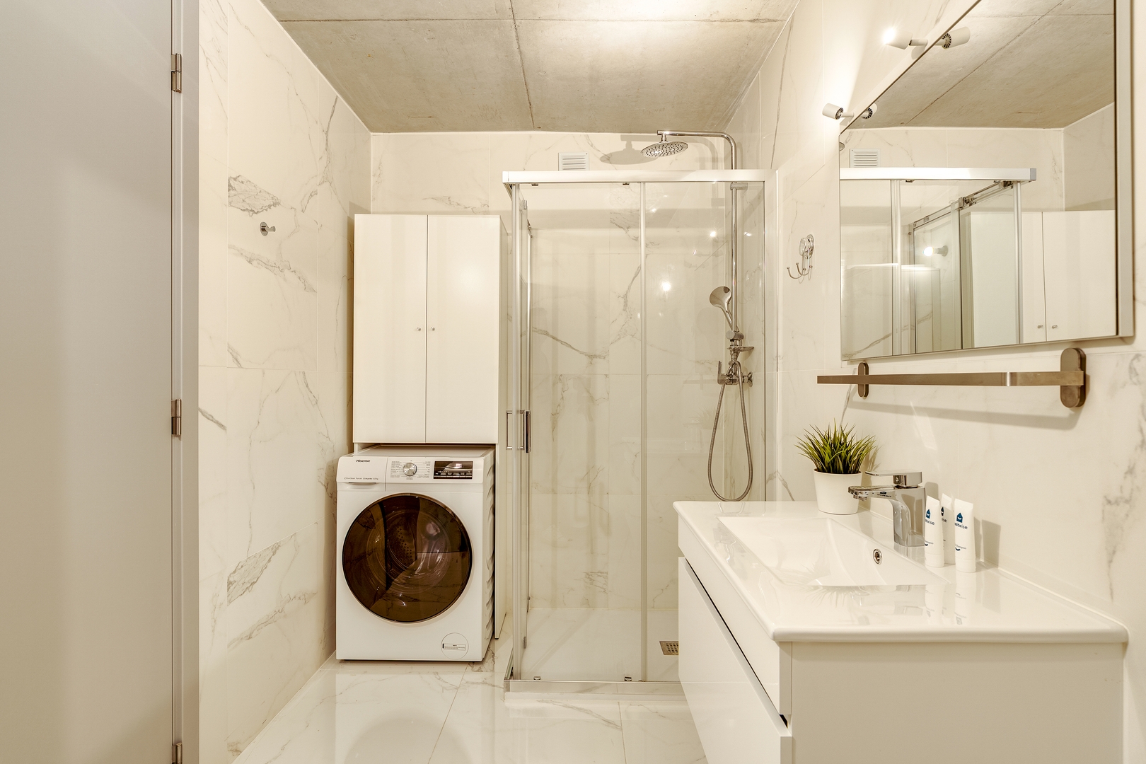 Lovely Flat w/ Balcony, Pool & Garage by HostWise 32 Host Wise Booking