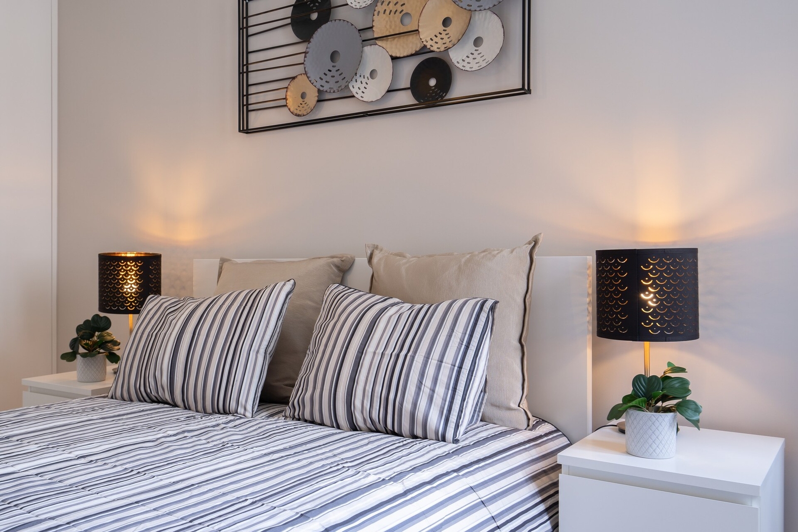 HostWise - Deluxe Bright Flat w/ Netflix 19 Host Wise Booking