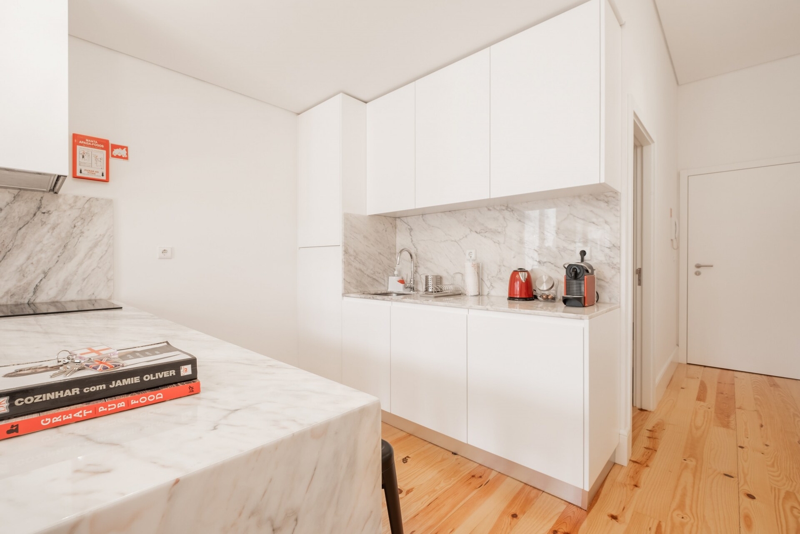 Host Wise | Sunny Downtown Apartment 18 Host Wise Booking