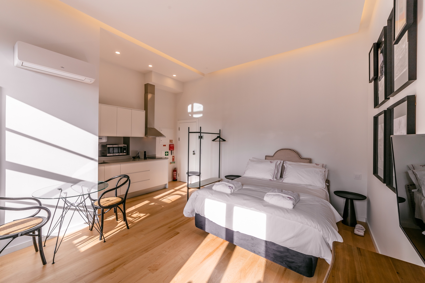 Designer Building Stay Near Clérigos by HostWise 11 Host Wise Booking