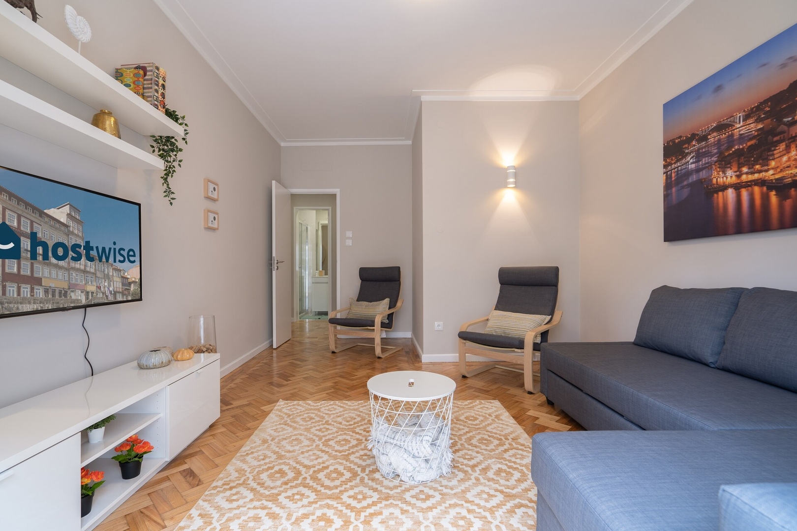 HostWise - Deluxe Bright Flat w/ Netflix 49 Host Wise Booking