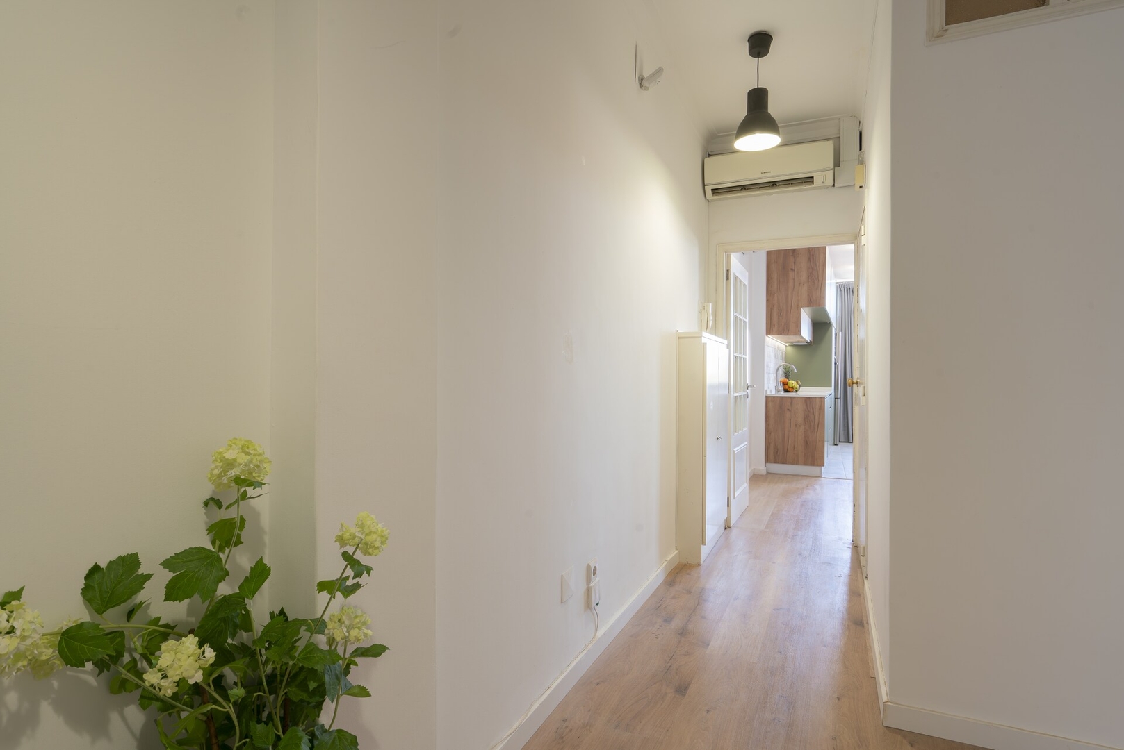 Host Wise - Comfy Minimalist Flat 28 Host Wise Booking