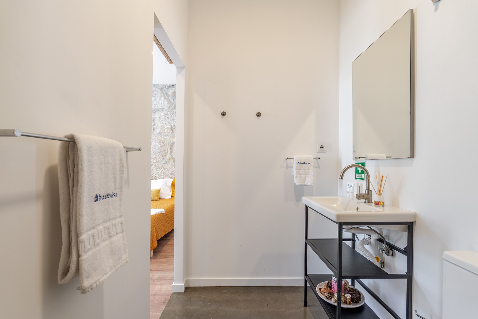 HostWise - Stylish Stone-Walled Flat 17 Host Wise Booking