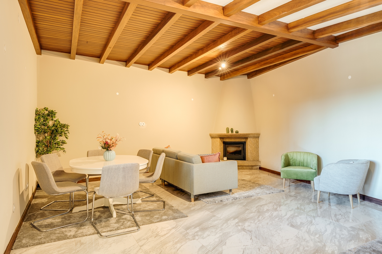 Beach Villa with Jacuzzi & Garage by HostWise 41 Host Wise Booking