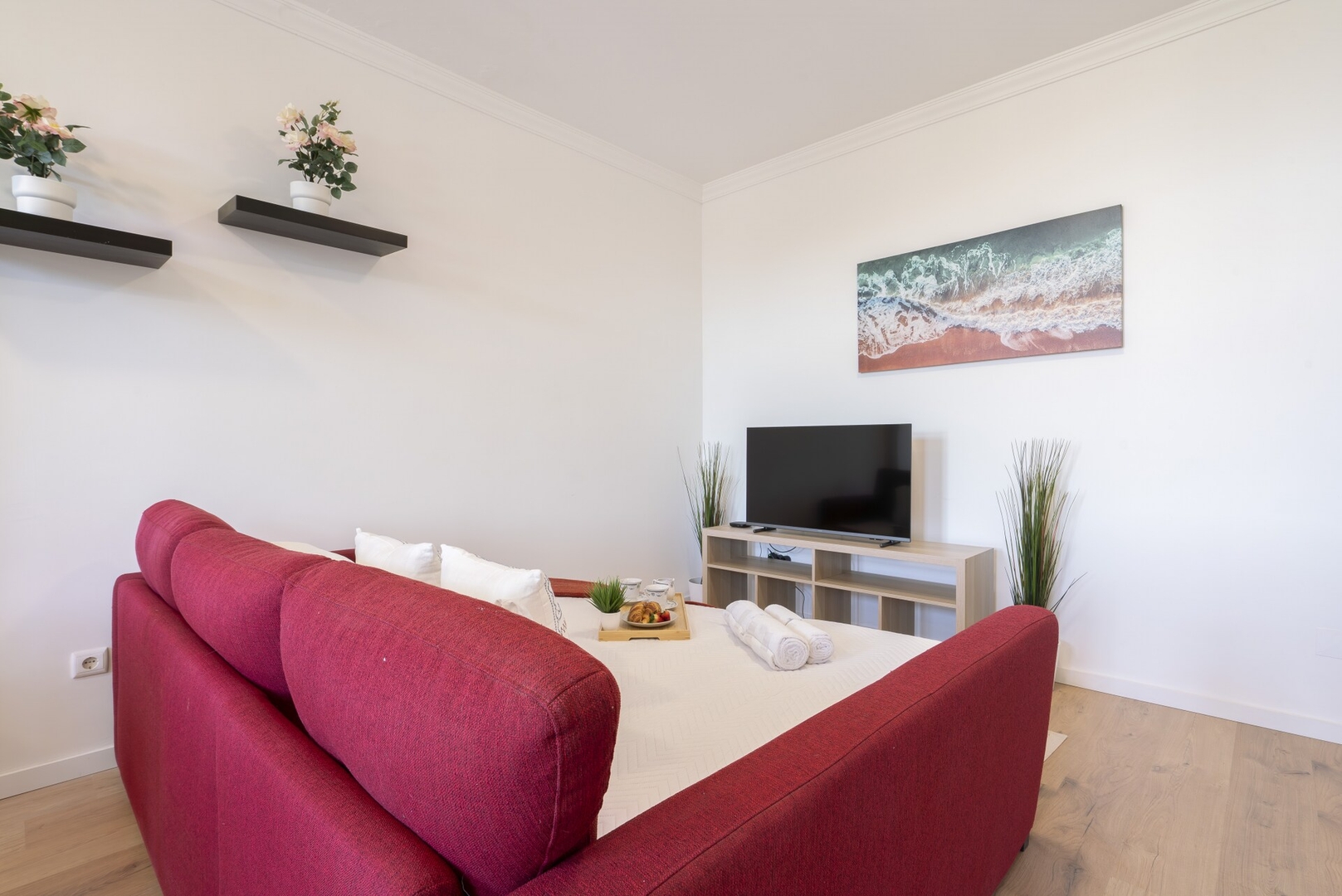 Host Wise - Comfy Minimalist Flat 22 Host Wise Booking