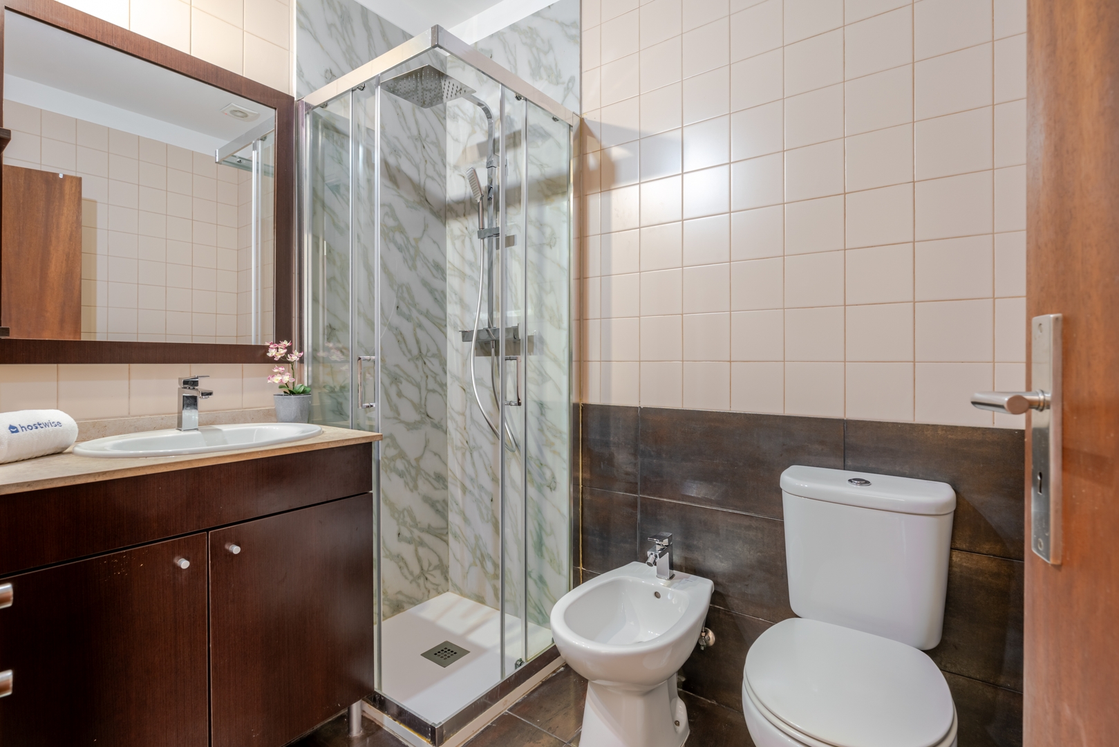 Twin Picaria Balcony Suites by HostWise 28 Host Wise Booking