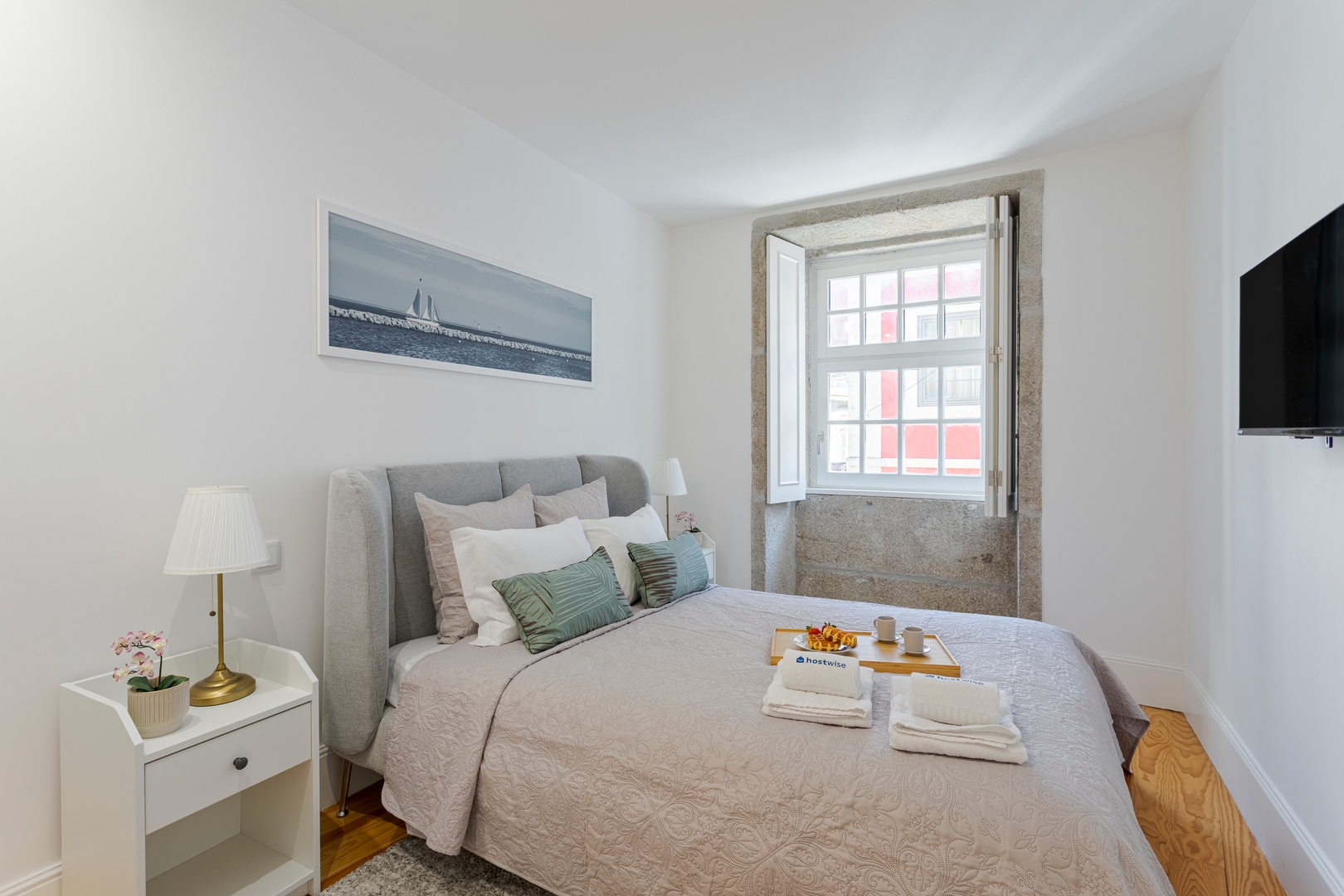 Modern & Trendy Flat by HostWise 1 Host Wise Booking