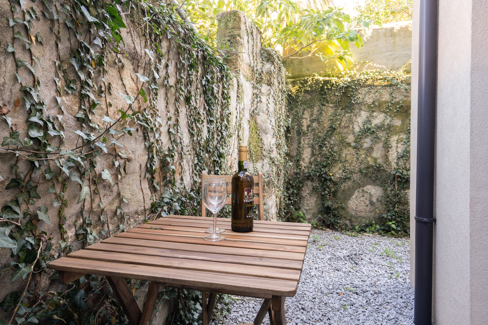 HostWise - Studios with Patio & Kitchenette 23 Host Wise Booking