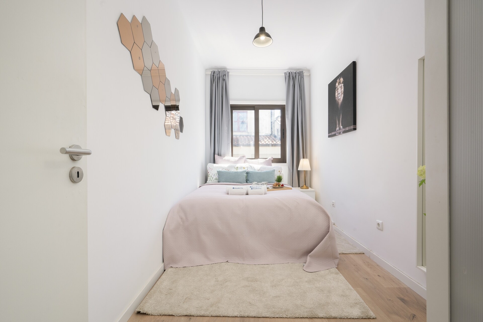 Host Wise - Comfy Minimalist Flat 14 Host Wise Booking