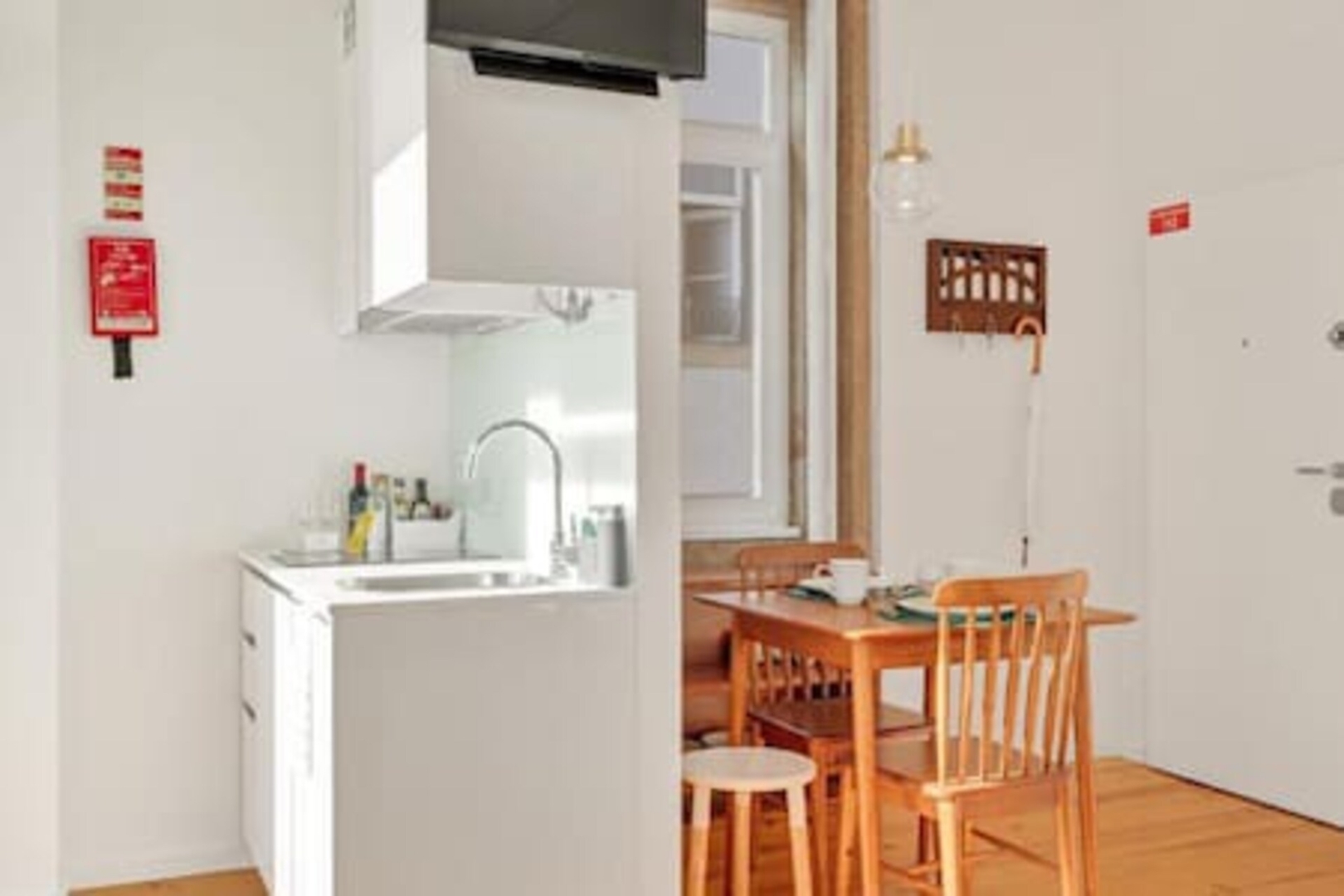 4 Trendy Studios w/ Balcony | Clérigos by HostWise 37 Host Wise Booking