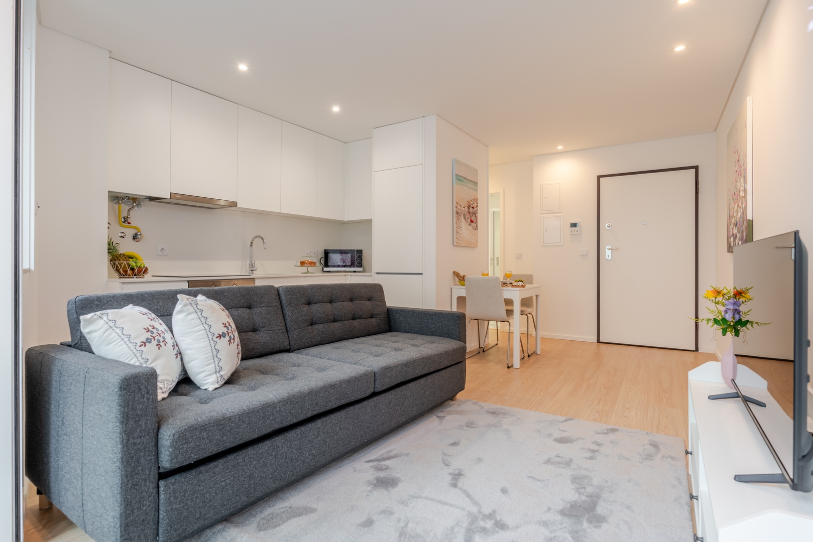 Balcony Studios & Parking in Leça by HostWise 6 Host Wise Booking