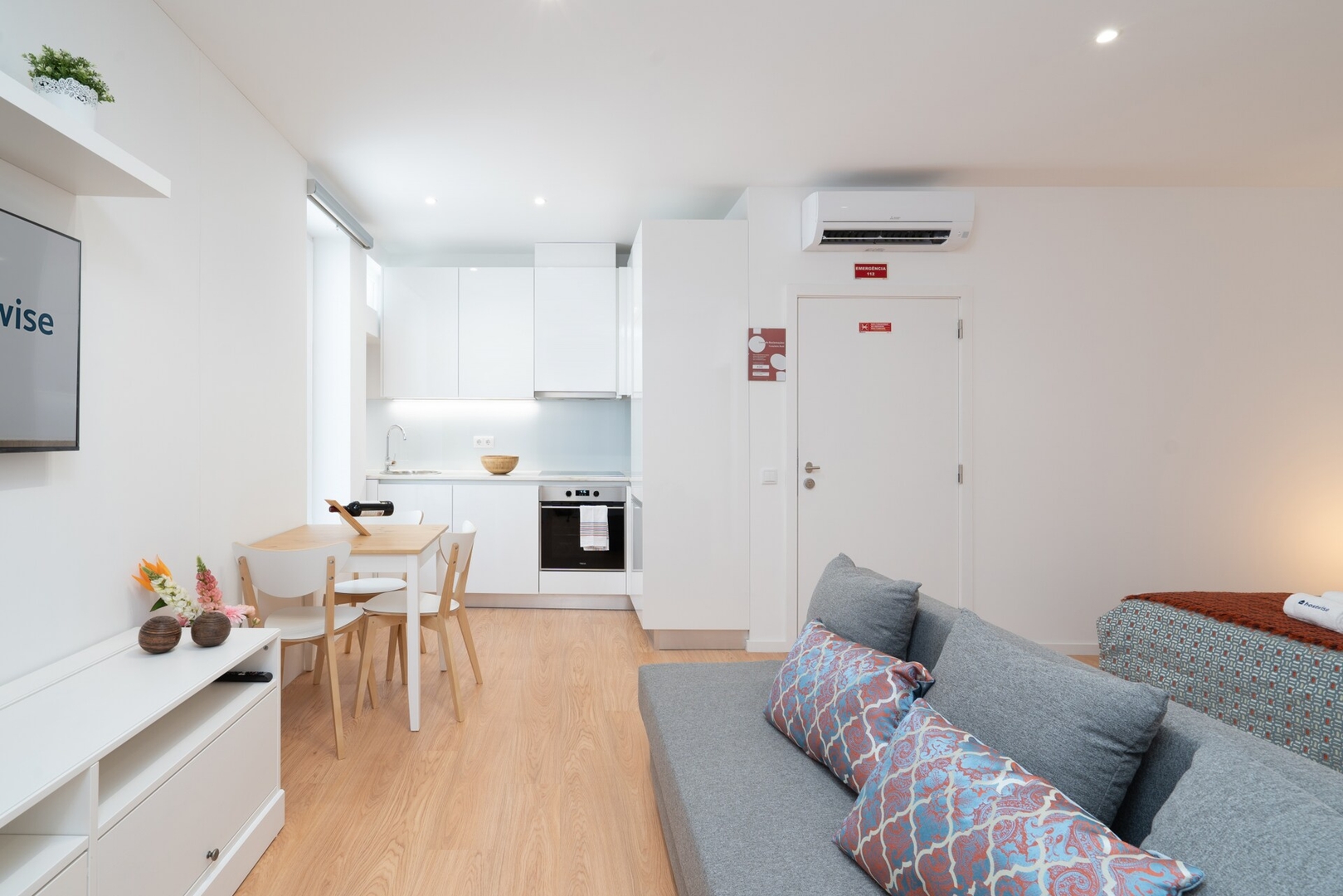 Host Wise - Cozy Bright Studio | Gaia 10 Host Wise Booking