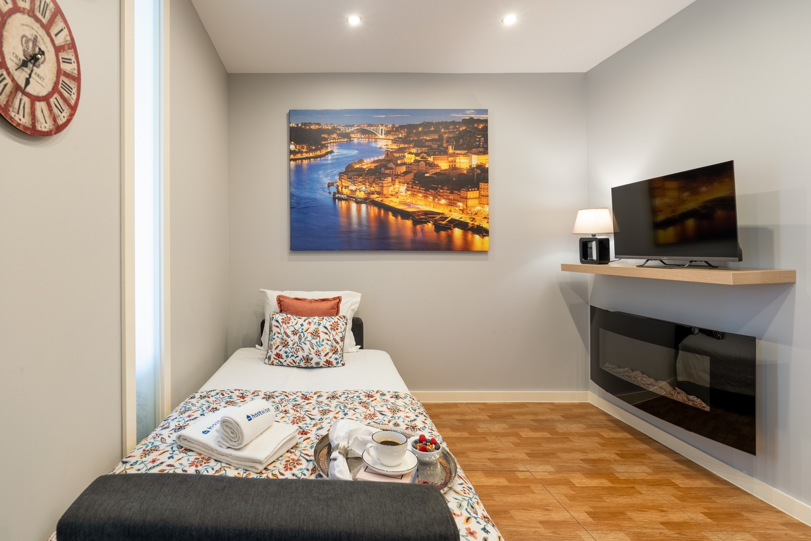 City Views & Balcony in Historic Porto by HostWise 13 Host Wise Booking
