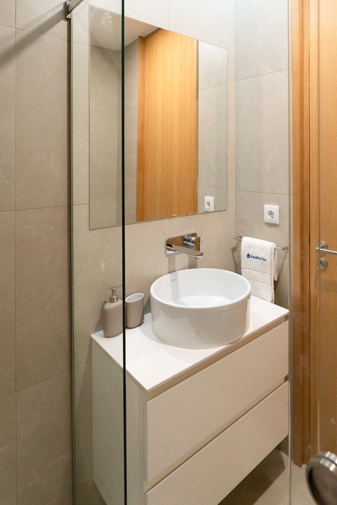 Modern & Cozy Studio by HostWise 14 Host Wise Booking